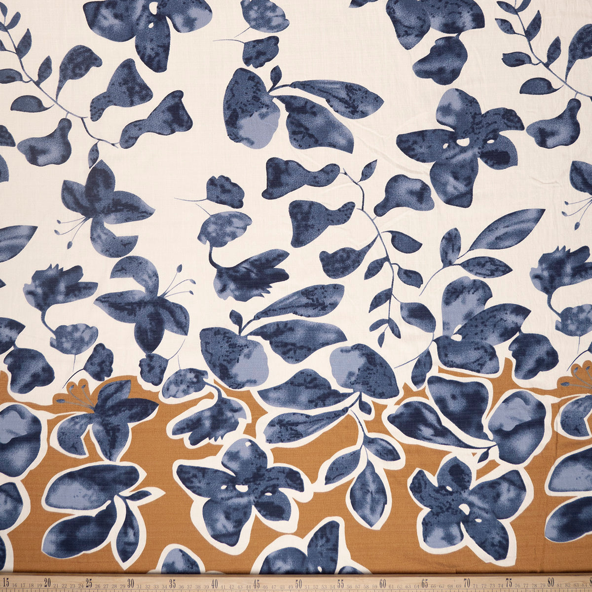 POPELINA RANY ESTAMPADO NATURAL PERLA FLORES Y HOJAS AZULES