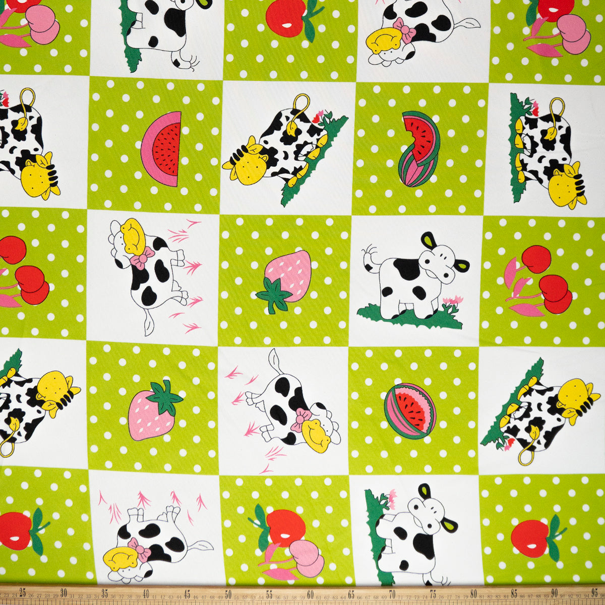 MANTELERIA ESTAMPADO VERDE NEON CON VAQUITAS
