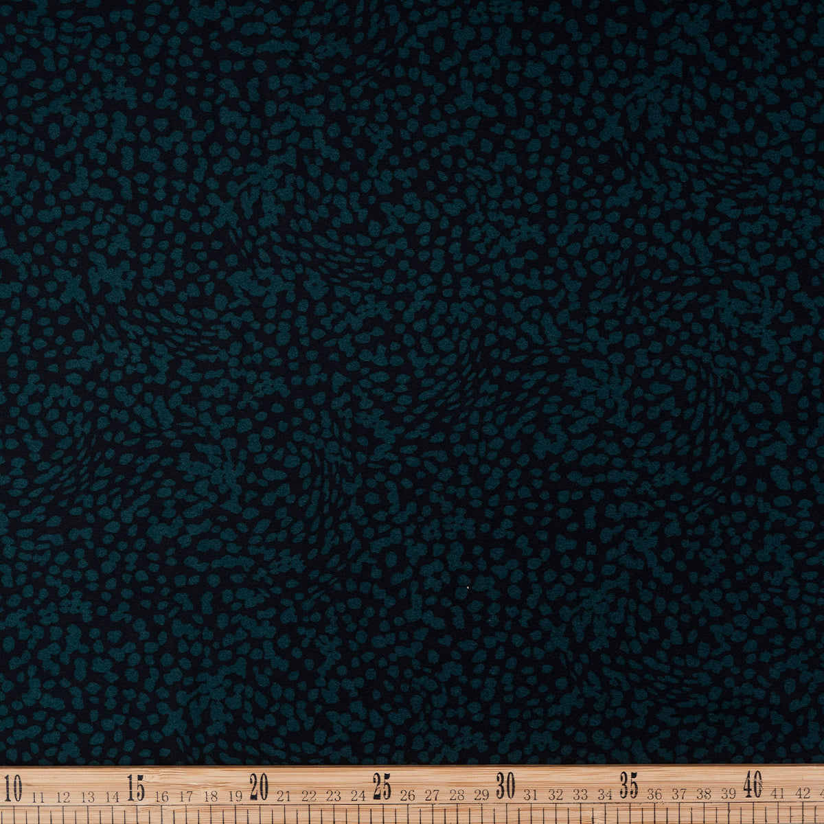SATEN CREPE ESTAMPADO NEGRO METEORITO