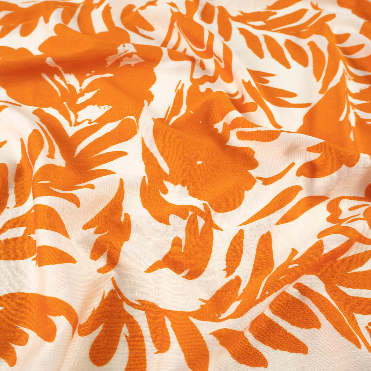 POPELINA RANY ESTAMPADO BLANCO MALVAVISCO CON HOJAS NARANJAS