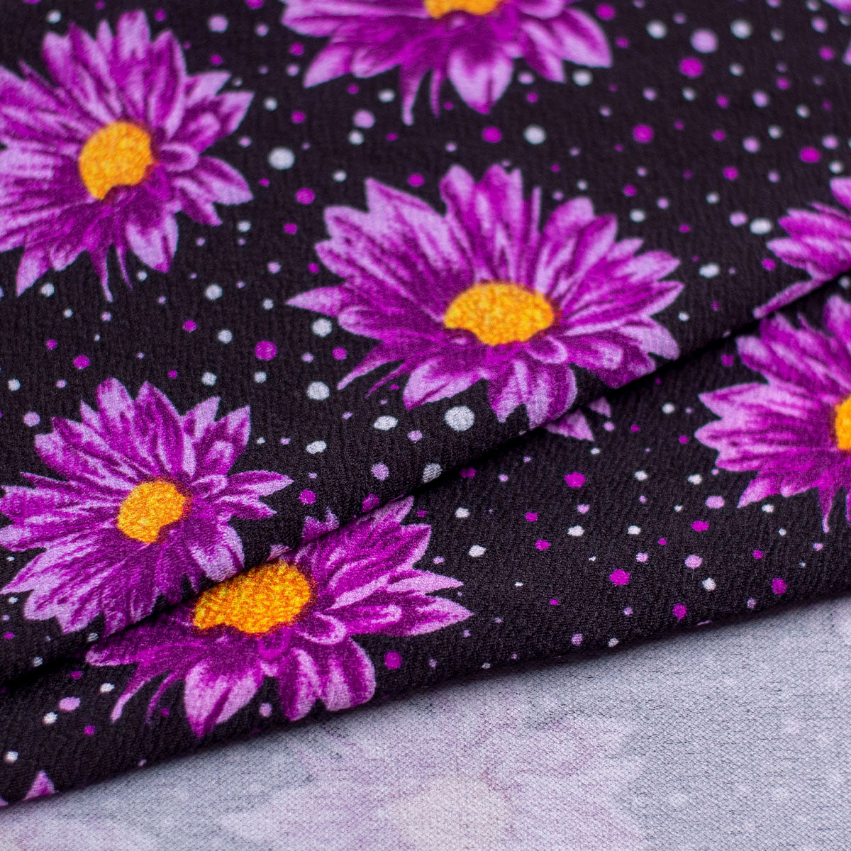 CREPE BOUCLE ESTAMPADO NEGRO METEORITO FLORES VIOLETA