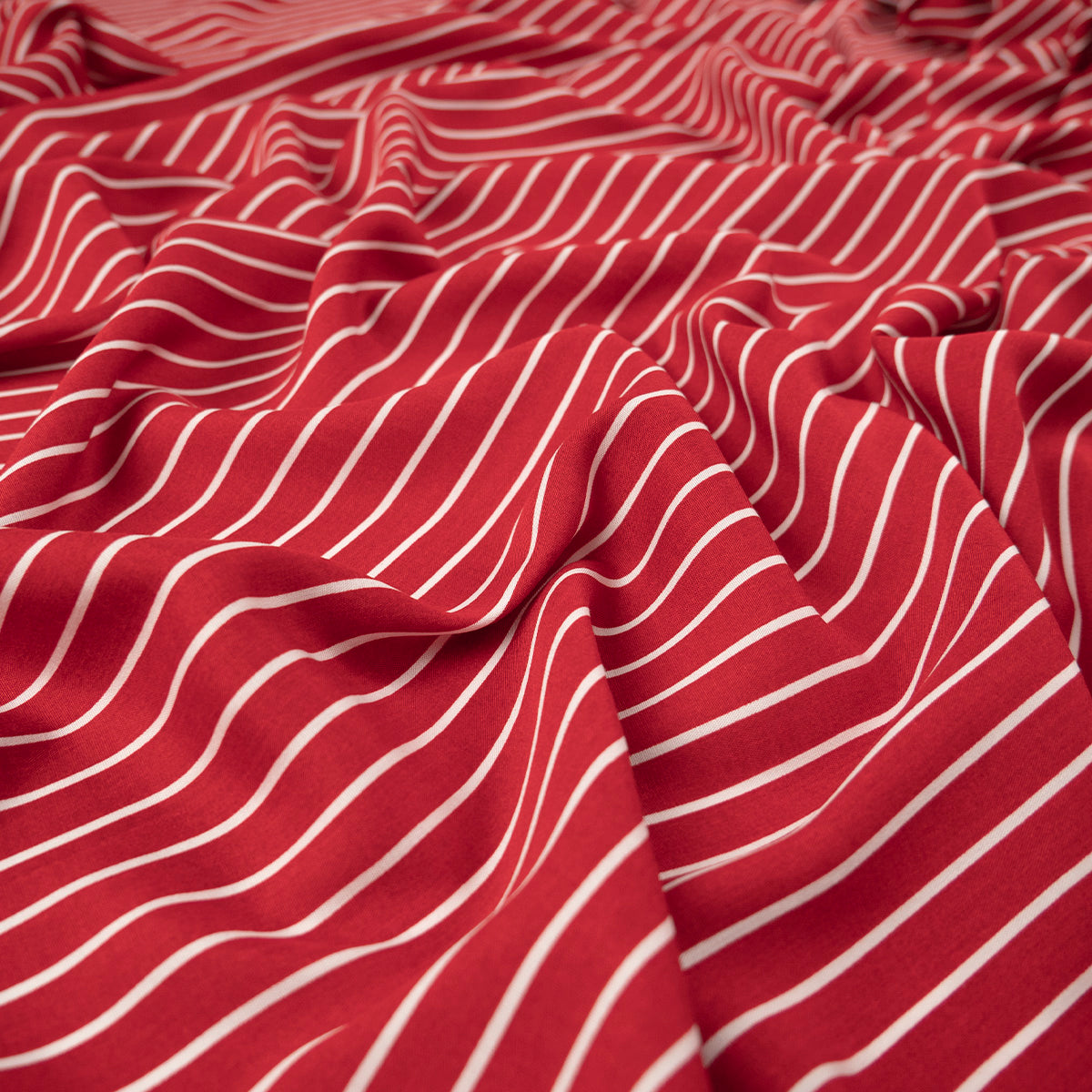 FIBRANA ESTAMPADA ROJO CARMESI CON RAYAS BLANCAS