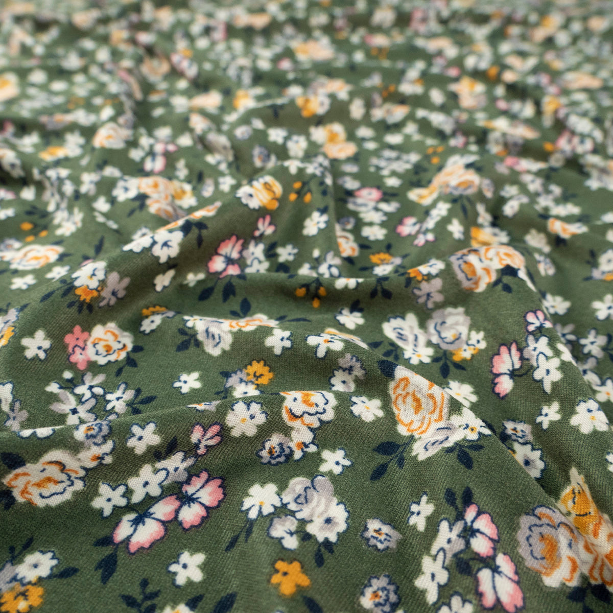 PIEL DE DURAZNO ESTAMPADO VERDE RAMA FLOREADO
