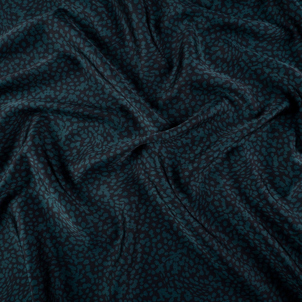 SATEN CREPE ESTAMPADO NEGRO METEORITO