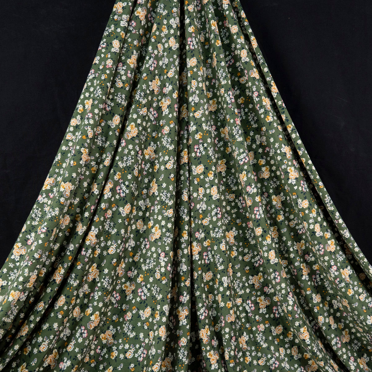 PIEL DE DURAZNO ESTAMPADO VERDE RAMA FLOREADO