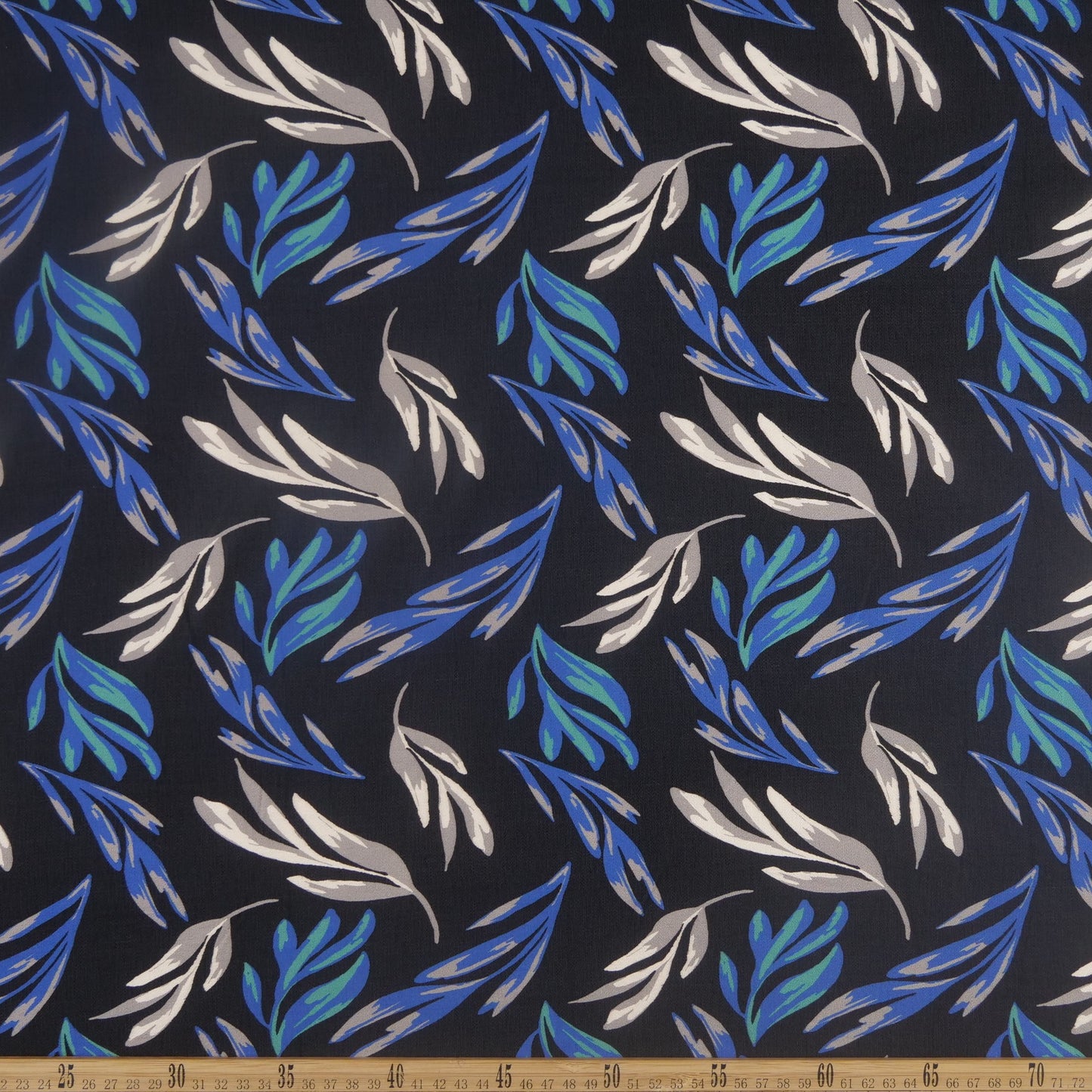 CREPE GILLY DIGITAL PRINT NEGRO METEORITO CON HOJAS