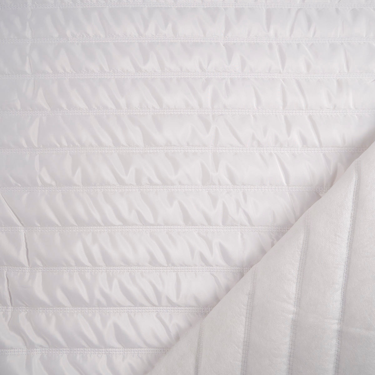 MATELASSE LISO BLANCO BRILLANTE RAYAS