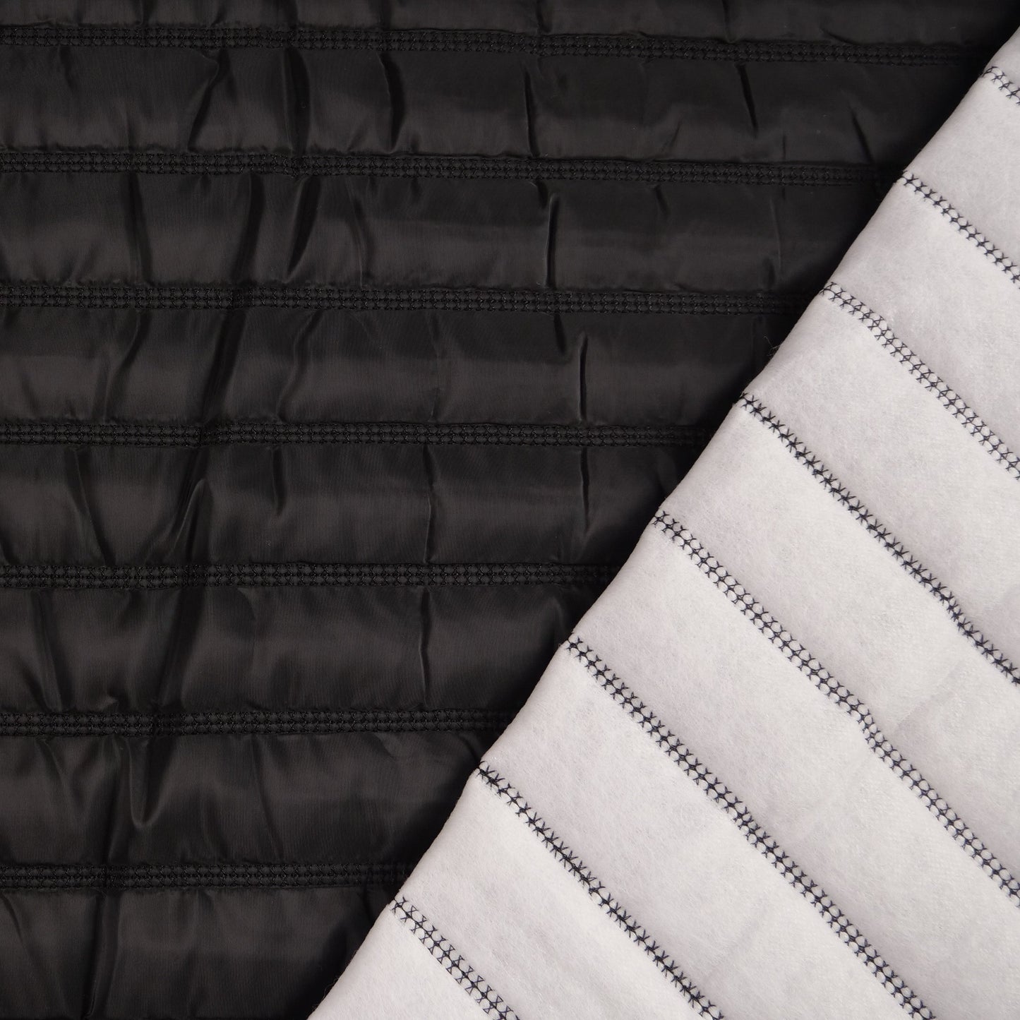 MATELASSE LISO NEGRO METEORITO RAYAS DOBLES