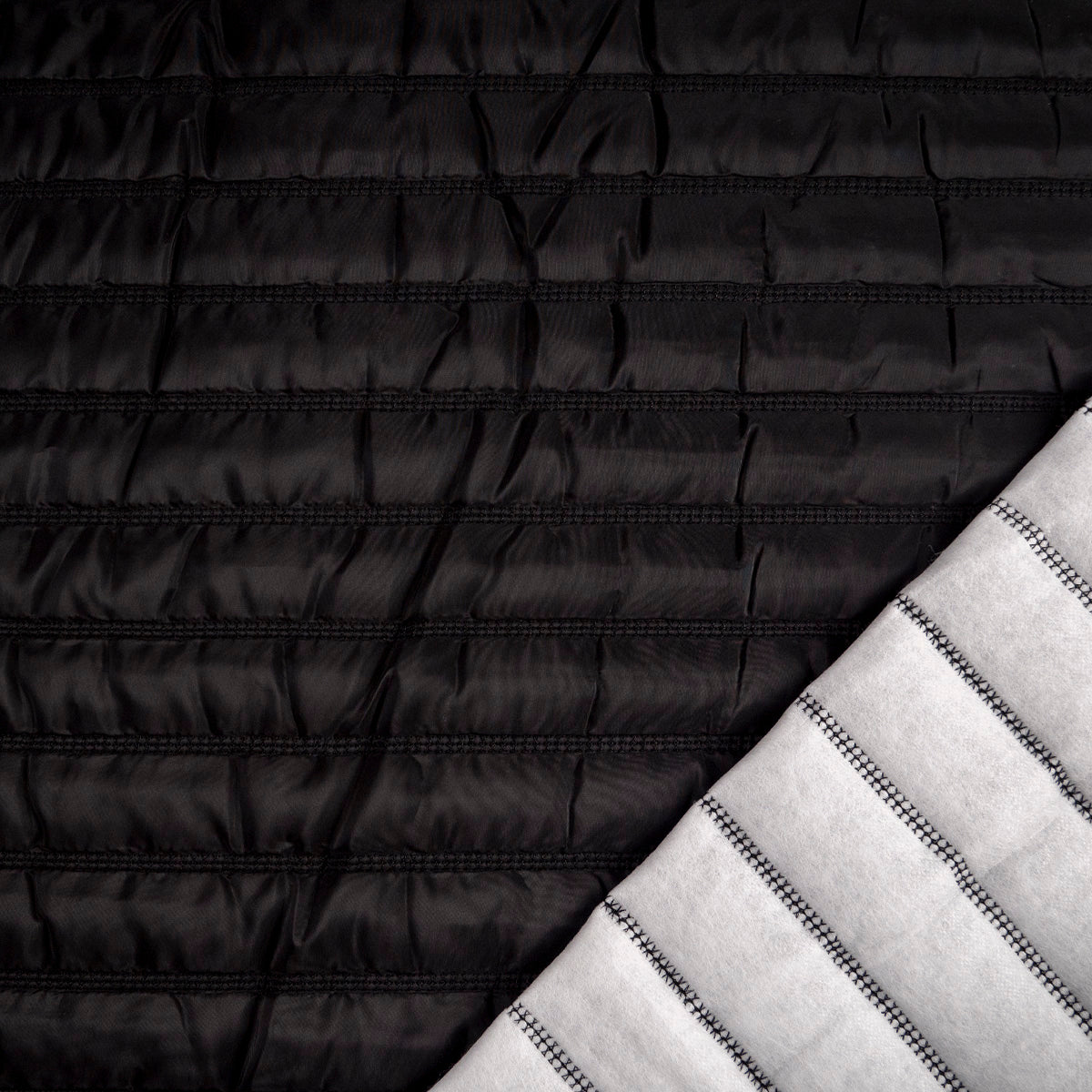 MATELASSE LISO NEGRO METEORITO RAYAS
