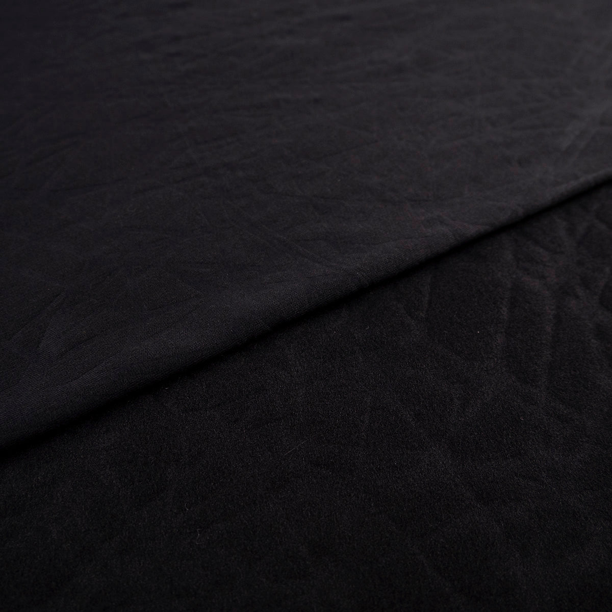 MOLETON LIBERATTO EMBOSS NEGRO METEORITO GEOMETRICO INTRINCADO