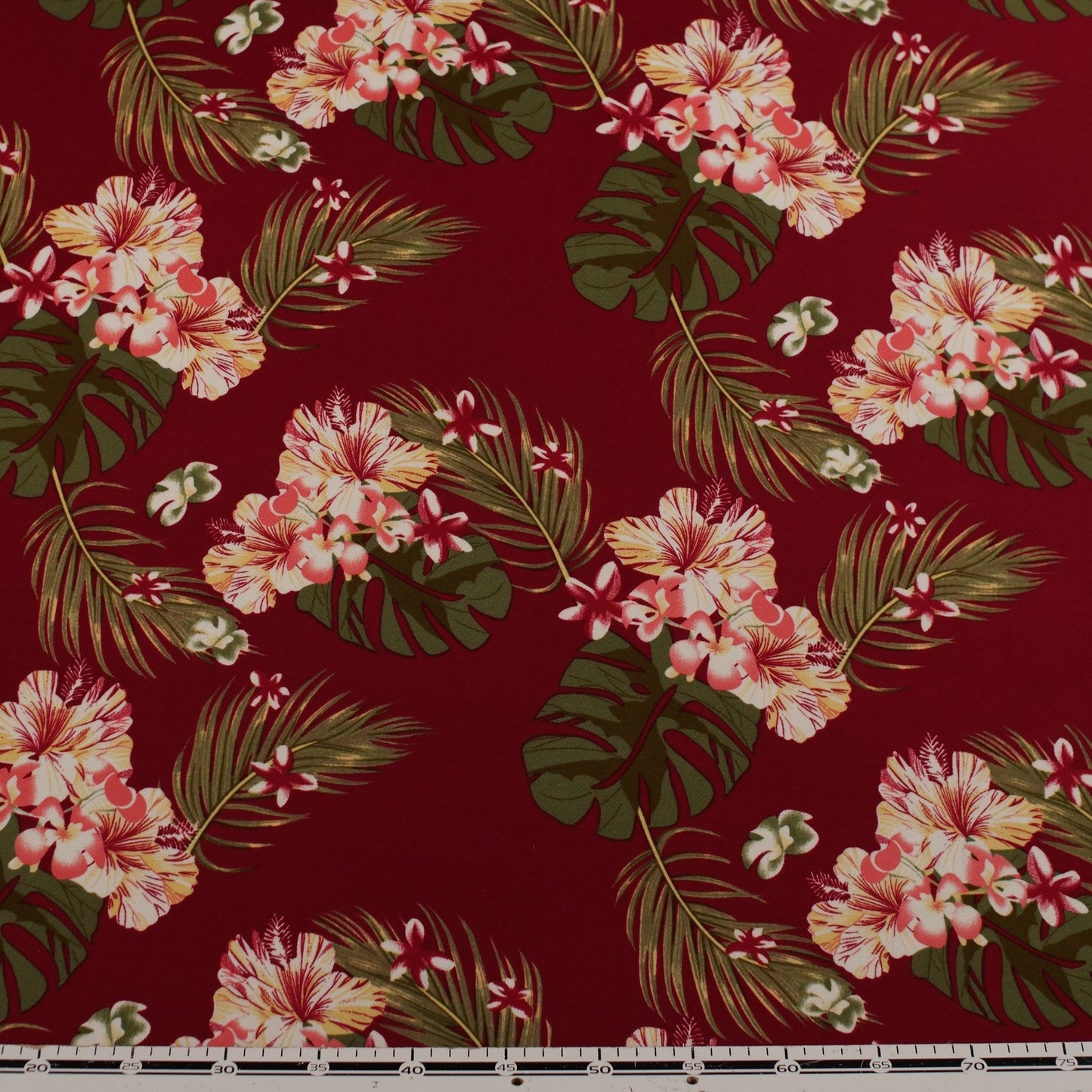 CREPE BOUCLE ESTAMPADO ROJO CABERNET FLORES Y HOJAS