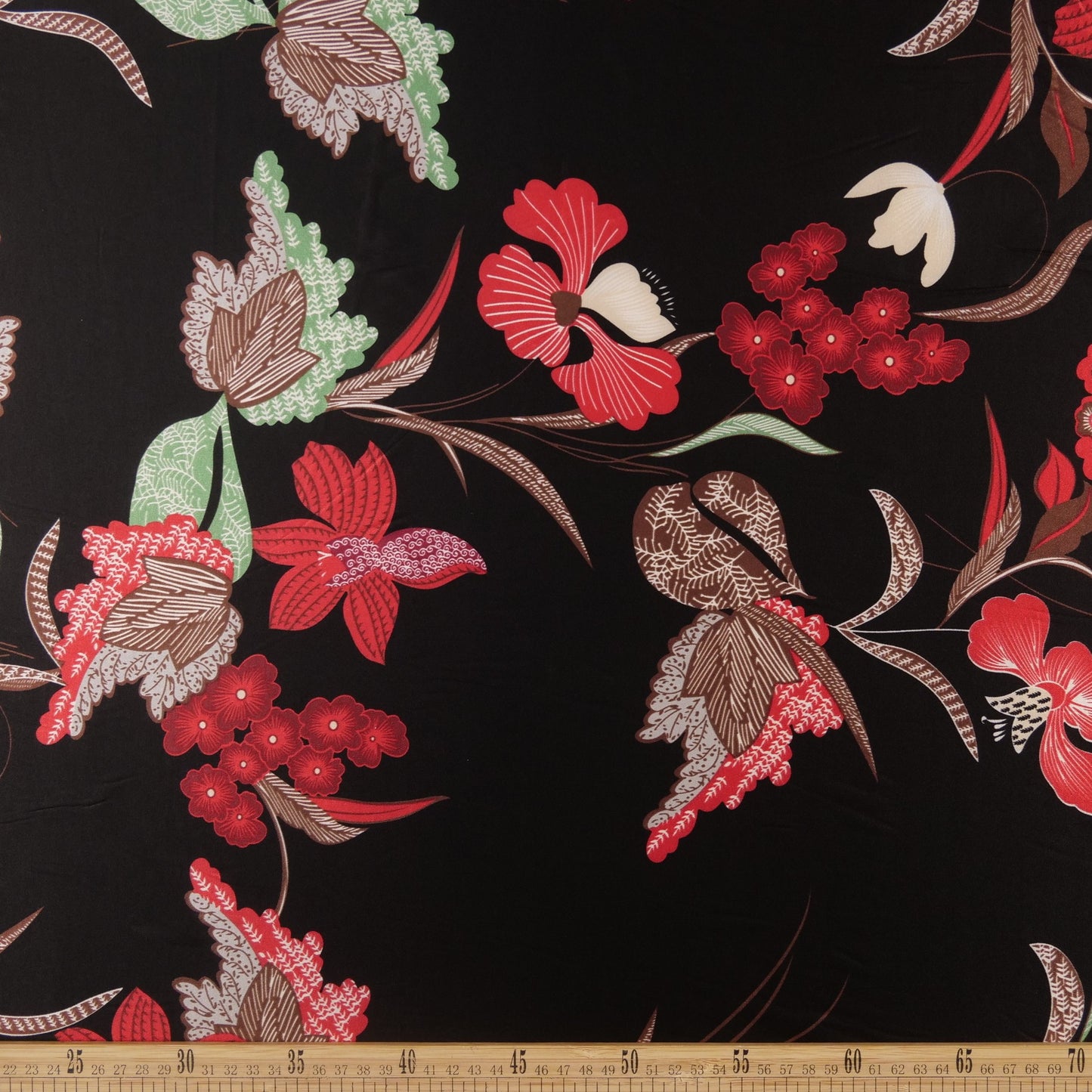 SATEN ESTAMPADO NEGRO METEORITO FLORES Y HOJAS