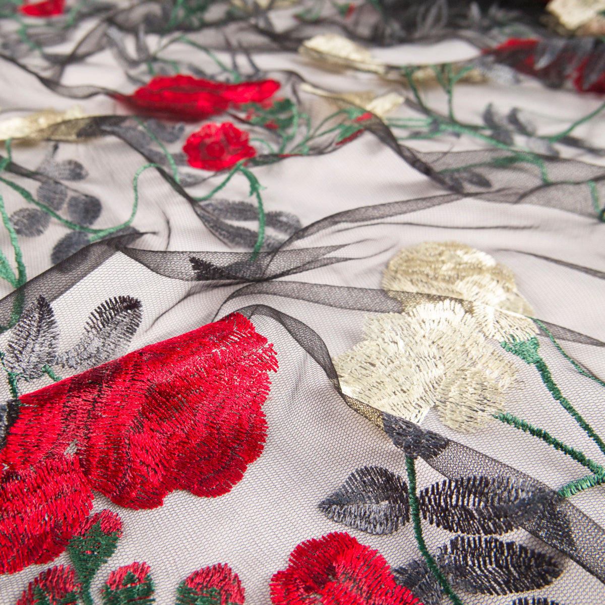 TUL LOLA NEGRO METEORITO CON HOJAS, FLORES ROJAS Y BEIGE