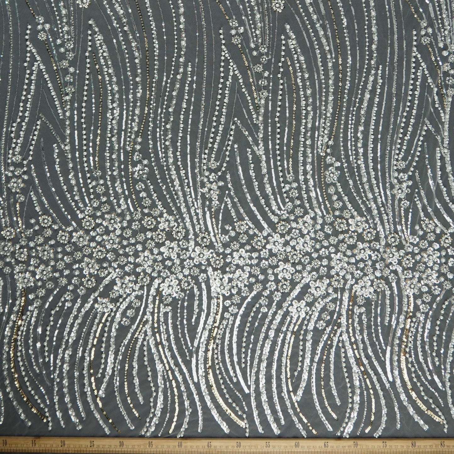 TUL GABBANA BLANCO BRILLANTE FLORES PEQUEÑAS Y HOJAS