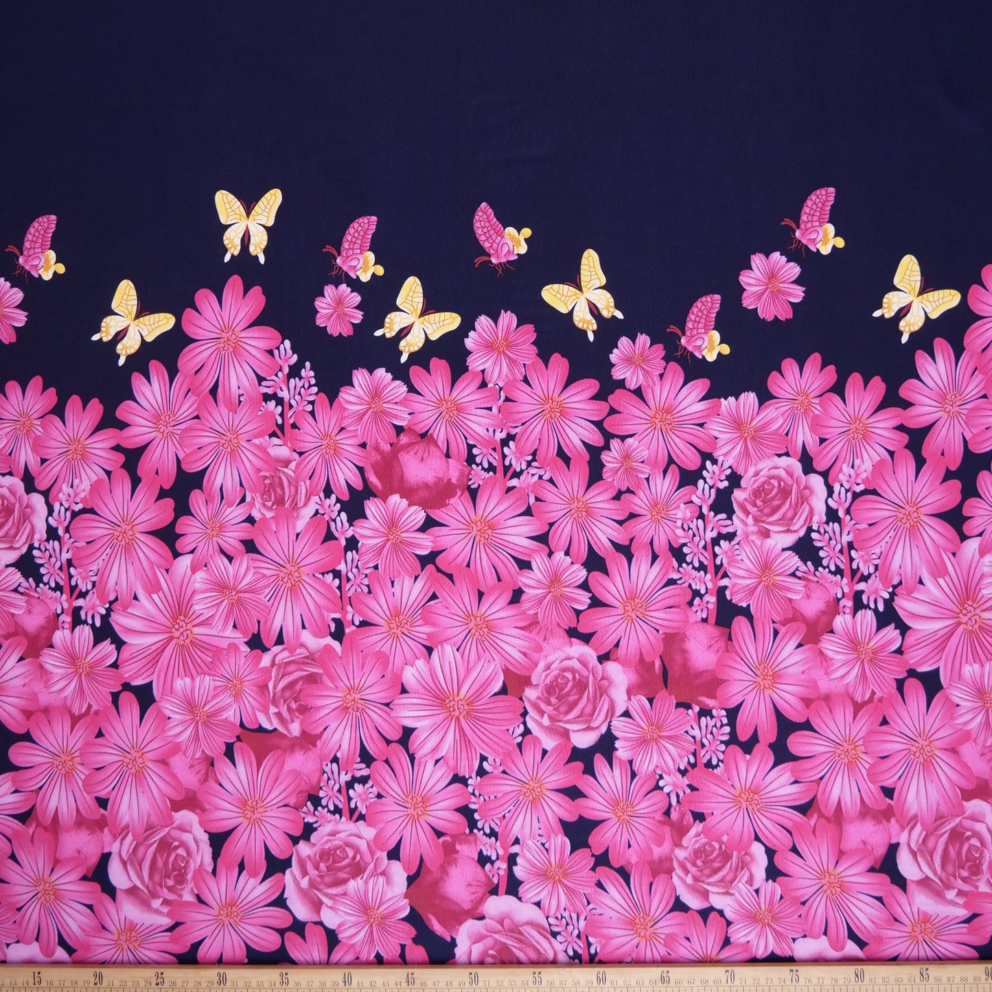 MICRO FOURWAY ESTAMPADO AZUL PEACOAT CON FLORES ROSADAS Y MARIPOSAS