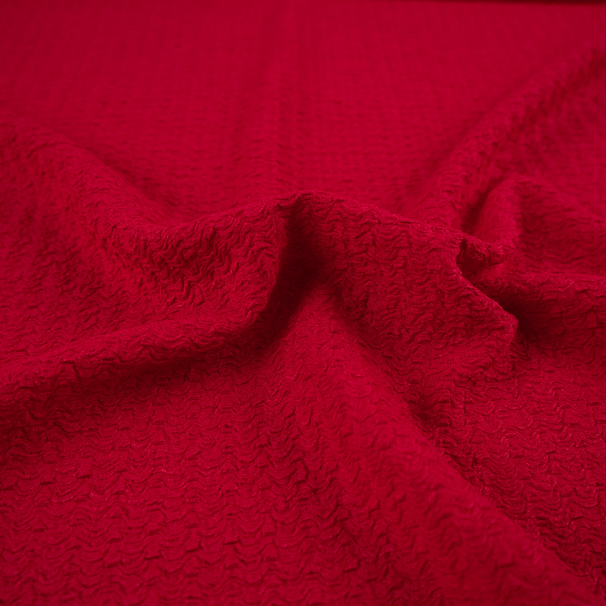 CREPE DRAPE ROJO CHINO TEXTURADO CON ONDAS