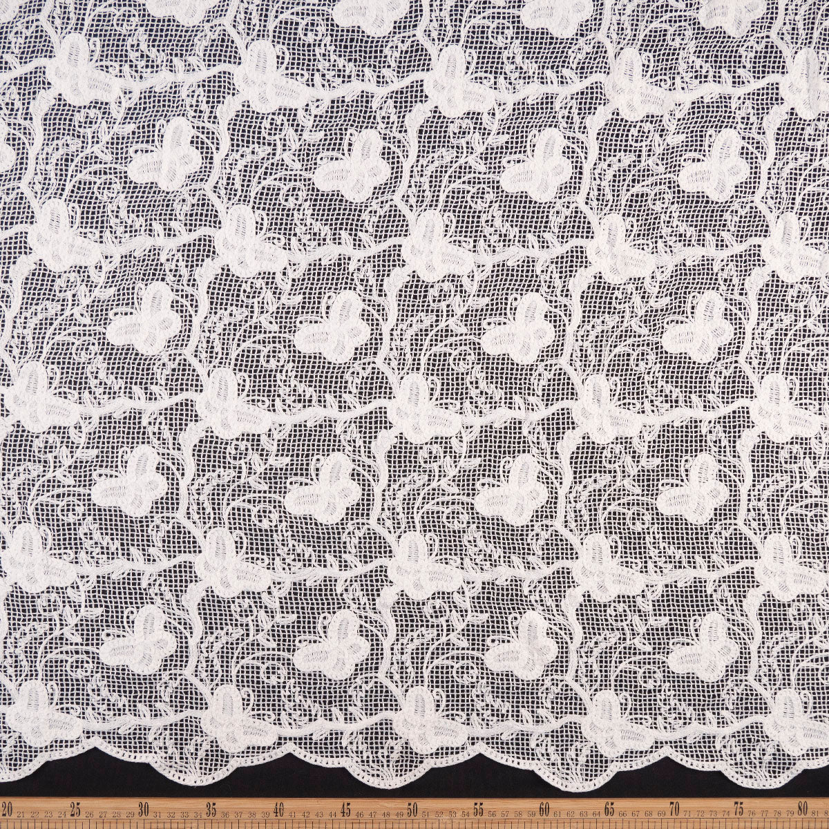 MACRAME BLANCO AZULADO CON MARIPOSAS