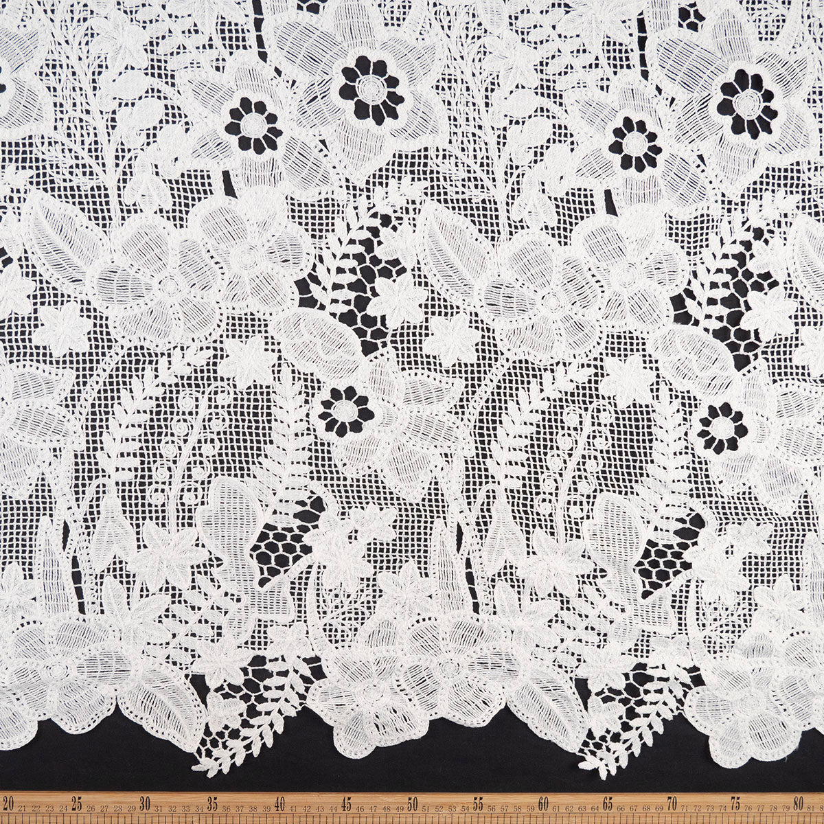 MACRAME BLANCO AZULADO CON FLORES