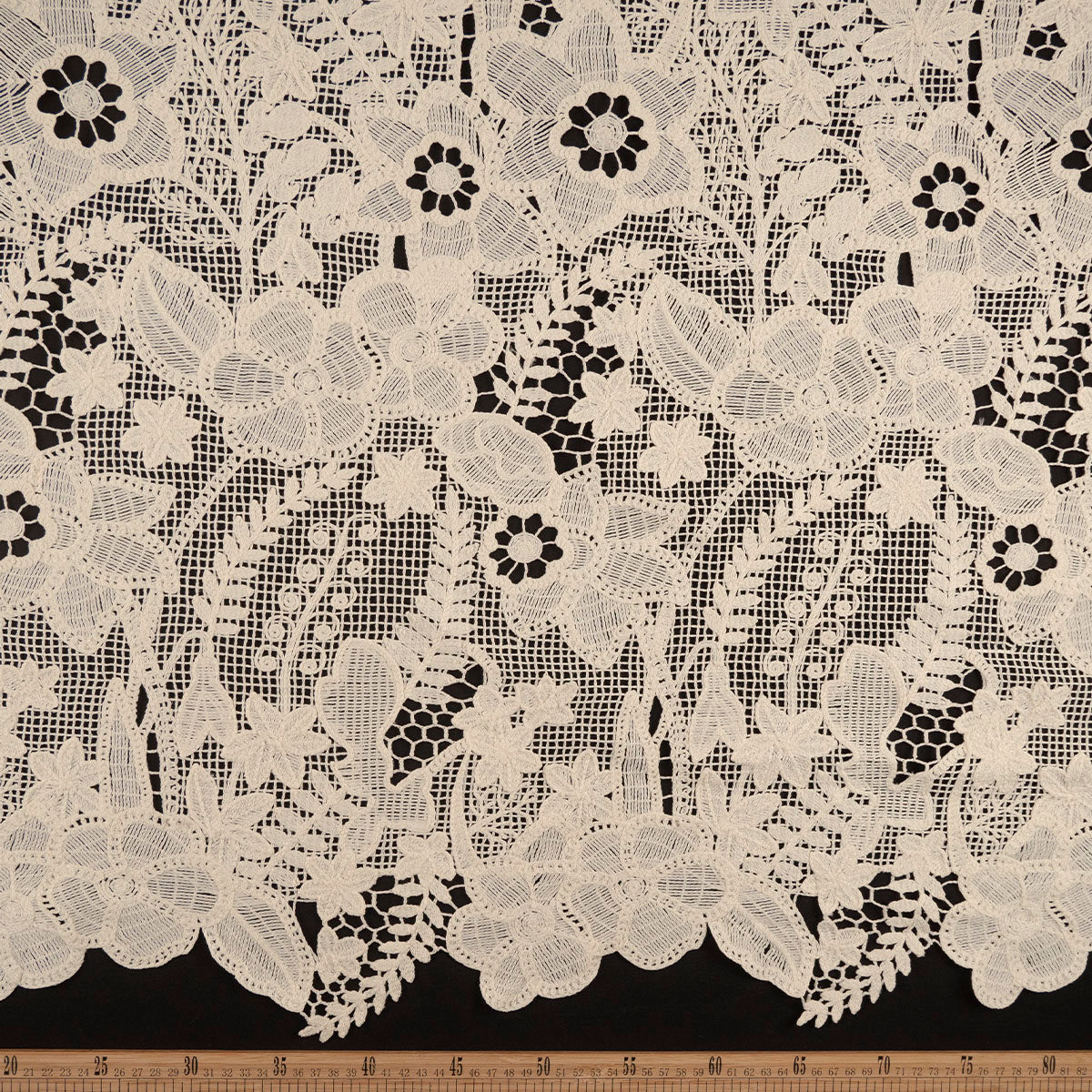 MACRAME BLANCO PAPIRO CON FLORES Y HOJAS