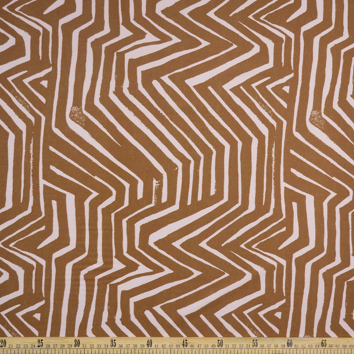 CREPE LAUREN ESTAMPADO MARRON CARIBOU GEOMETRICO