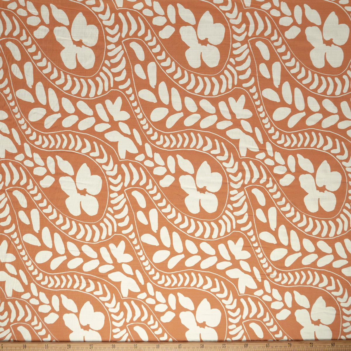 CREPE MELISA ESTAMPADO NARANJA DORADO TIERRA ARABESCO