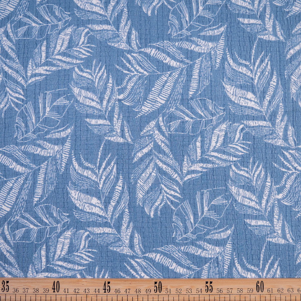 CREPE MARINA ESTAMPADO CELESTE CIELO CLARO BOTANICO DE HOJAS AZULES