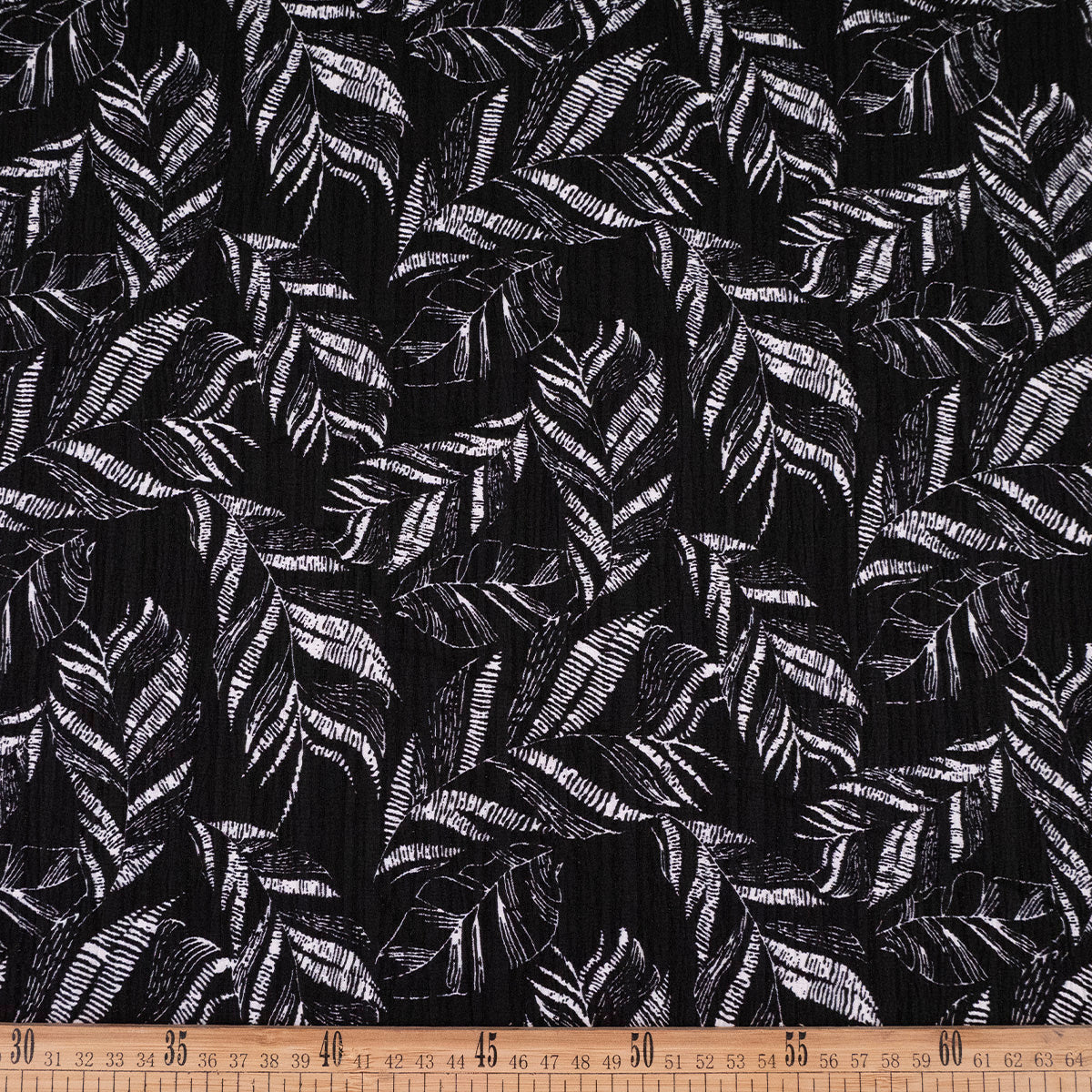 CREPE MARINA ESTAMPADO NEGRO METEORITO BOTANICO DE HOJAS BLANCAS