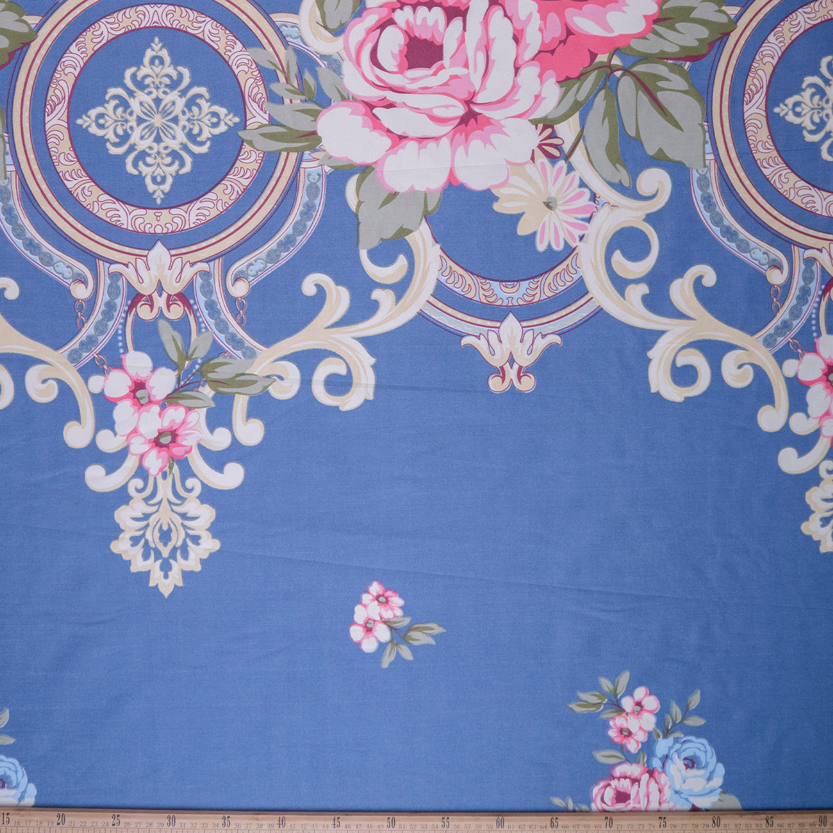 PERCAL ESTAMPADO AZUL ULTRAMARINO GRANDES ROSAS
