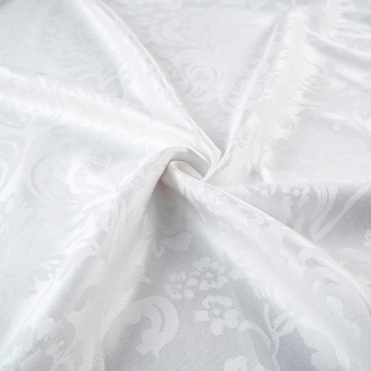 BROCATO BLANCO BRILLANTE CON HOJAS Y FLORES