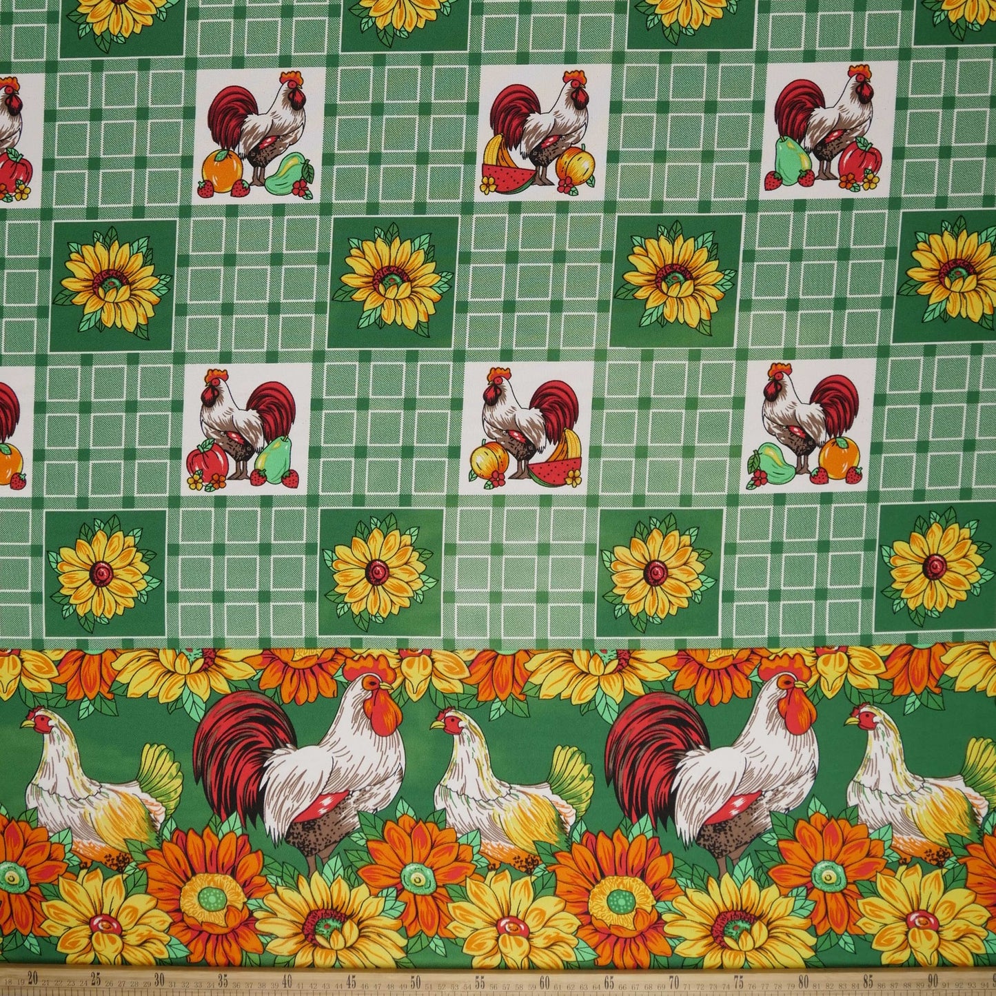 MANTELERIA ESTAMPADA VERDE FRIJOL CON GALLINITAS