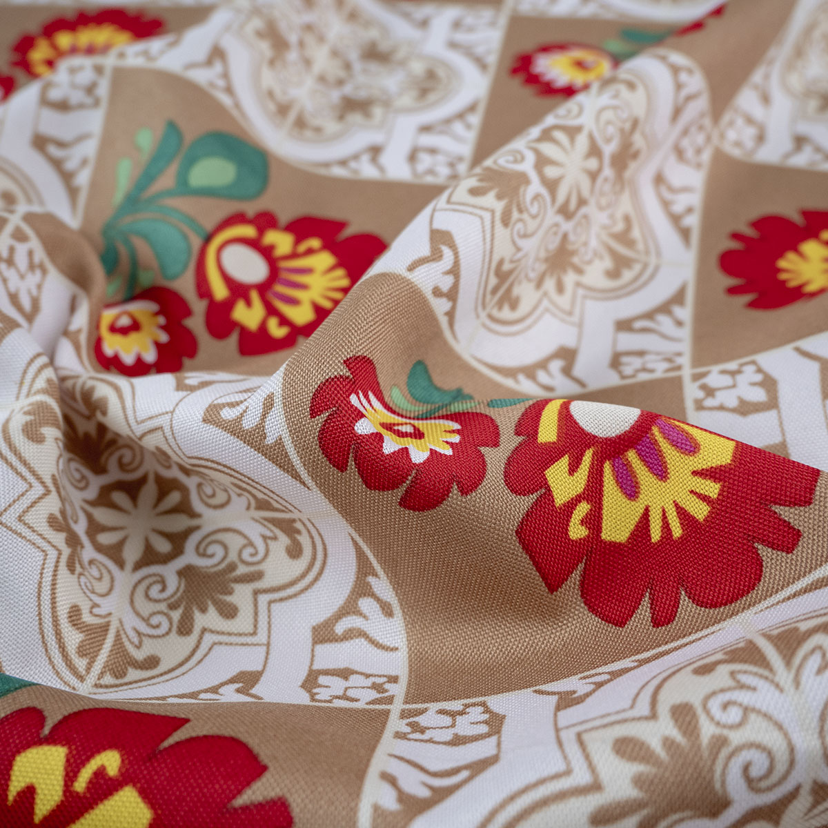 MANTELERIA ESTAMPADA BEIGE BRUSH AZULEJOS Y FLORES