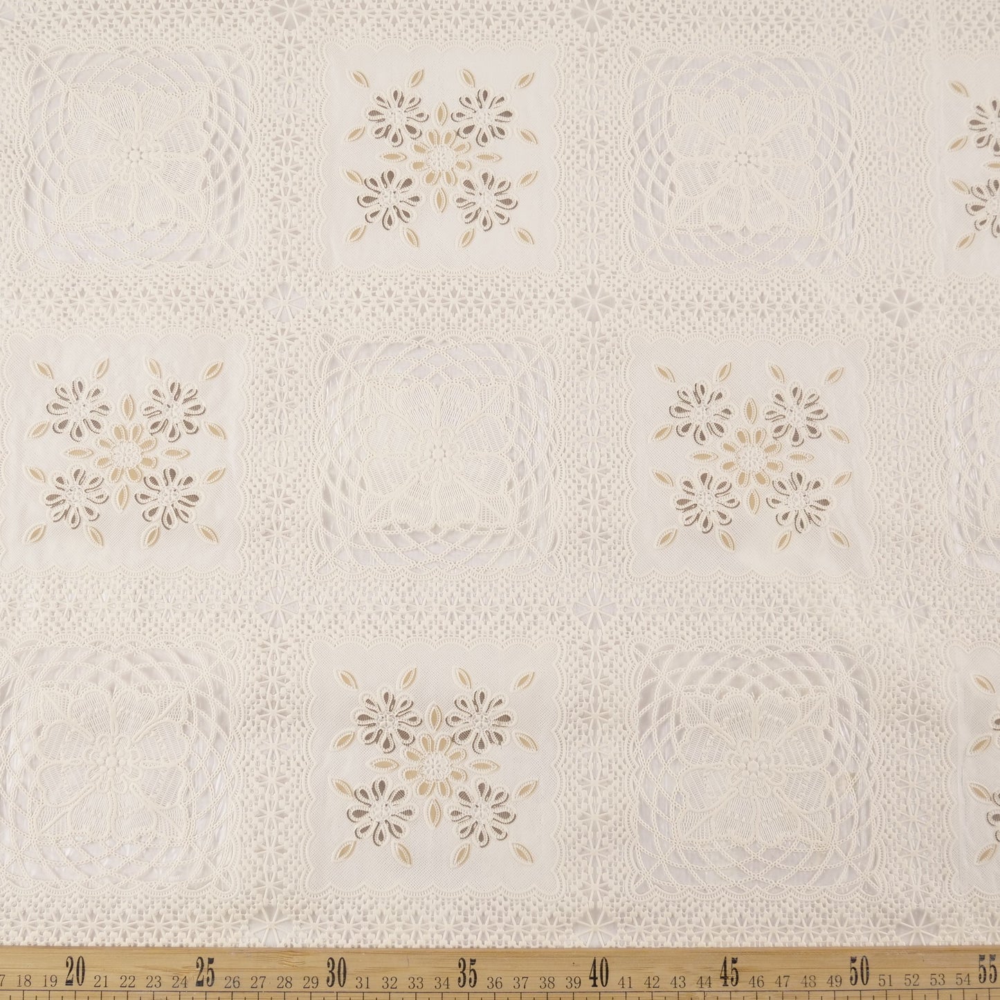PVC JACQUARD NATURAL PERGAMINO CON FLORES