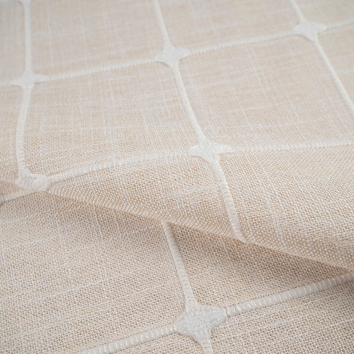 MANTELERIA LINO BORDADA BEIGE LANA CUADROS