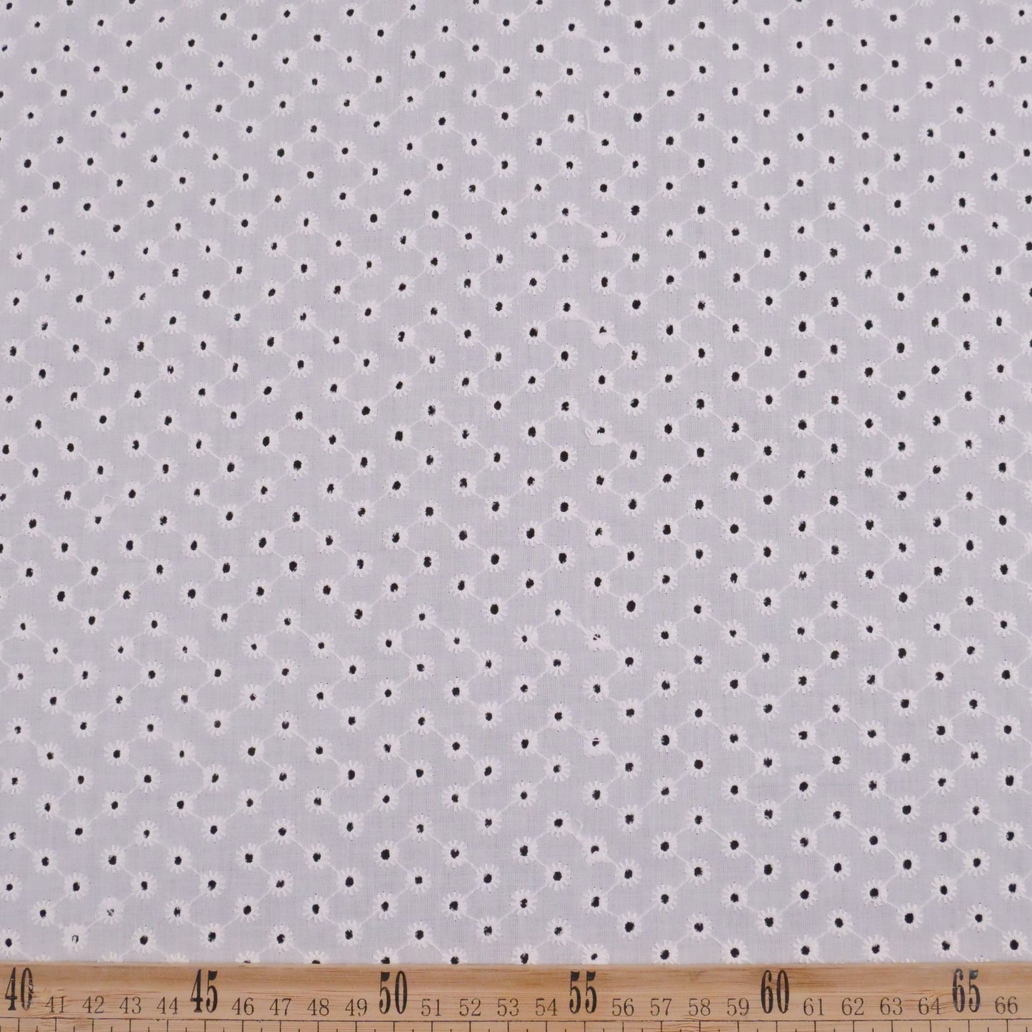 BRODERIE LOLA BLANCO PAPIRO PATRON DE LUNARES PERFORADOS