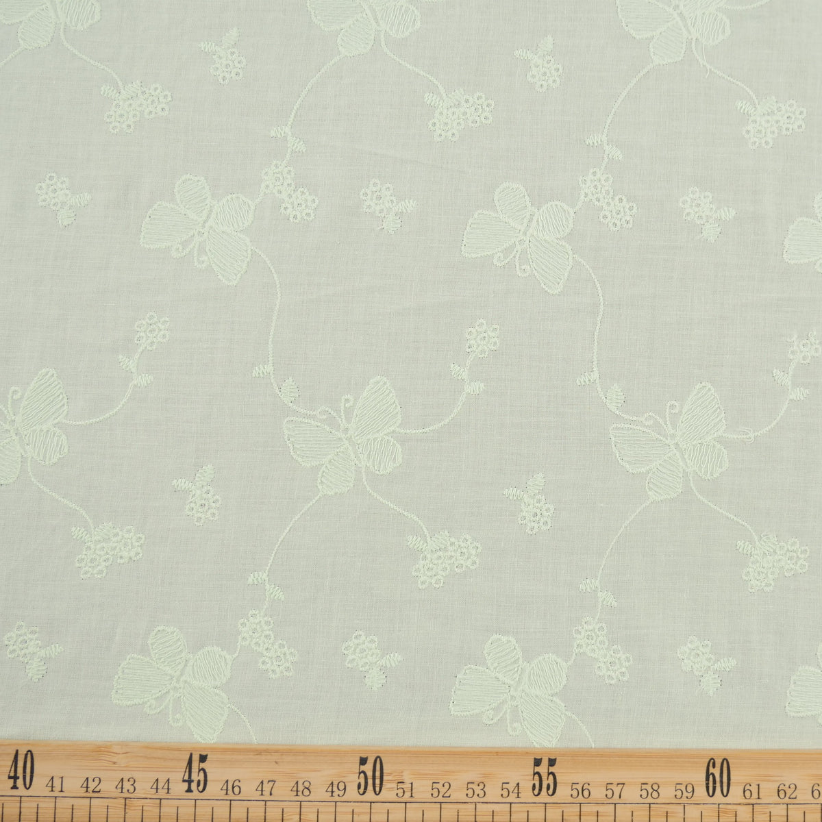 BRODERIE ESPANHOL VERDE LIMA CON MARIPOSAS
