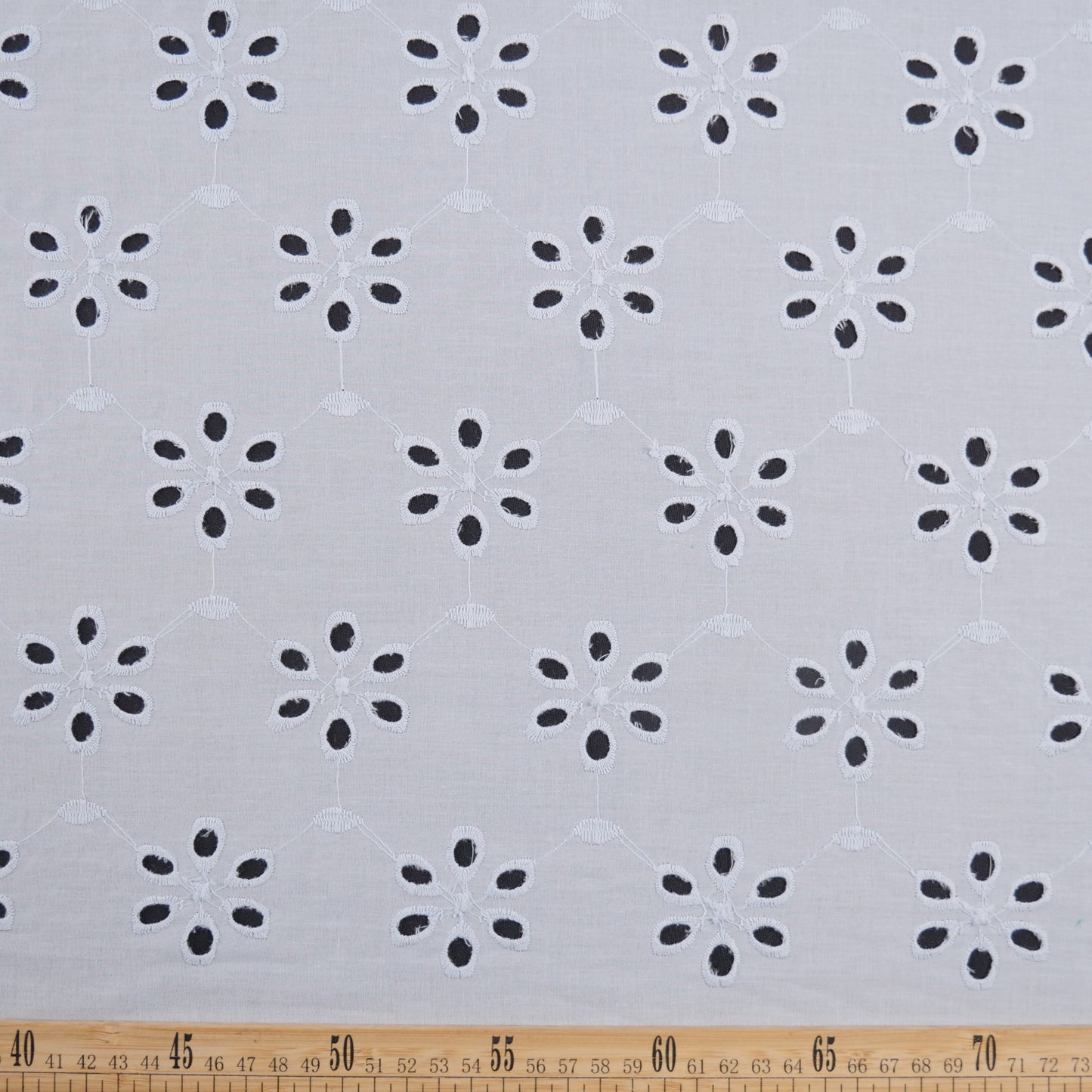 BRODERIE ESPANHOL AZUL ULTRAMARINOO CON FLORES MARGARITAS