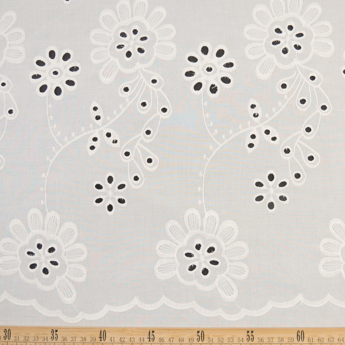 BRODERIE ESPANHOL BLANCO BRILLANTE CON FLORES GRANDES