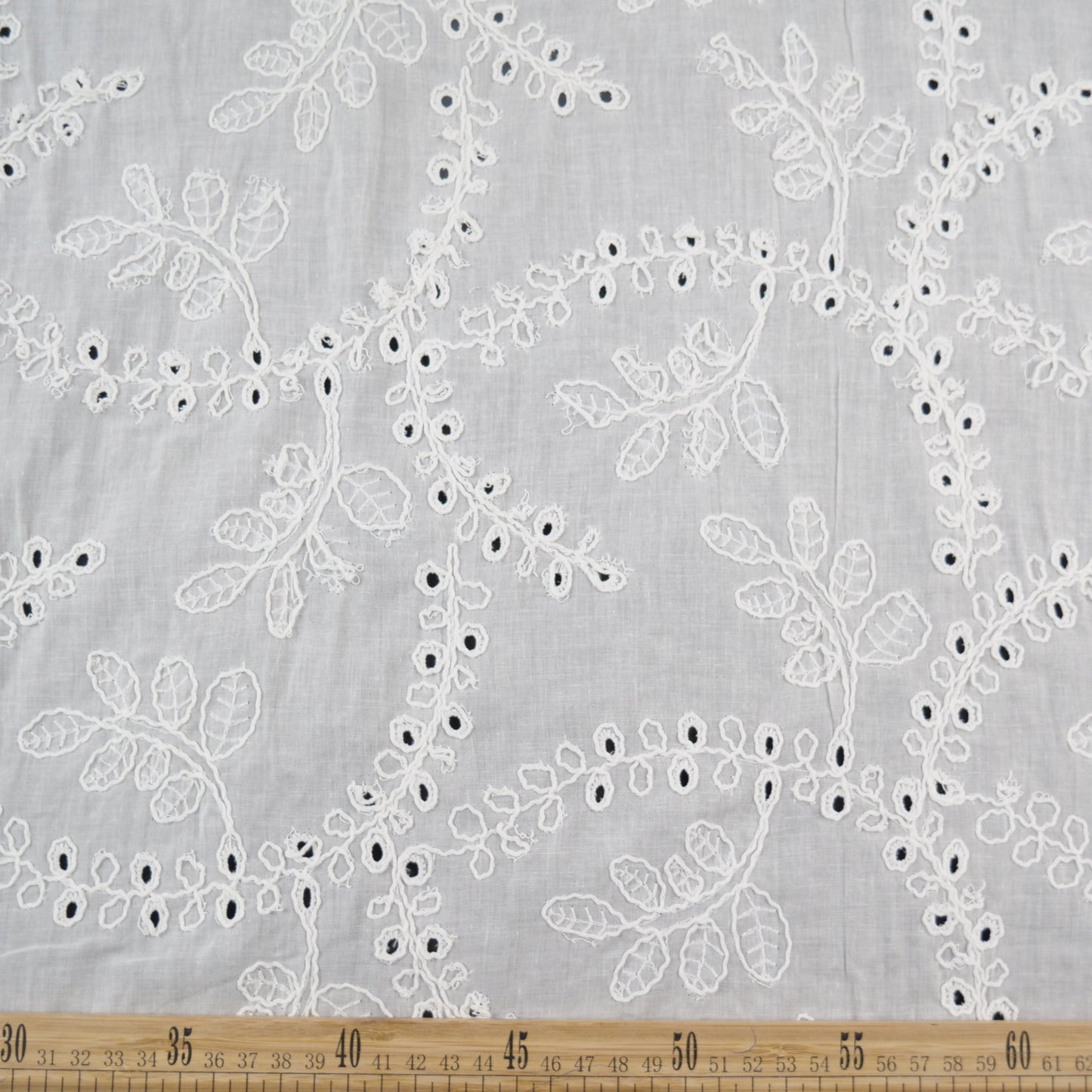 BRODERIE ESPANHOL BLANCO BRILLANTE HOJAS