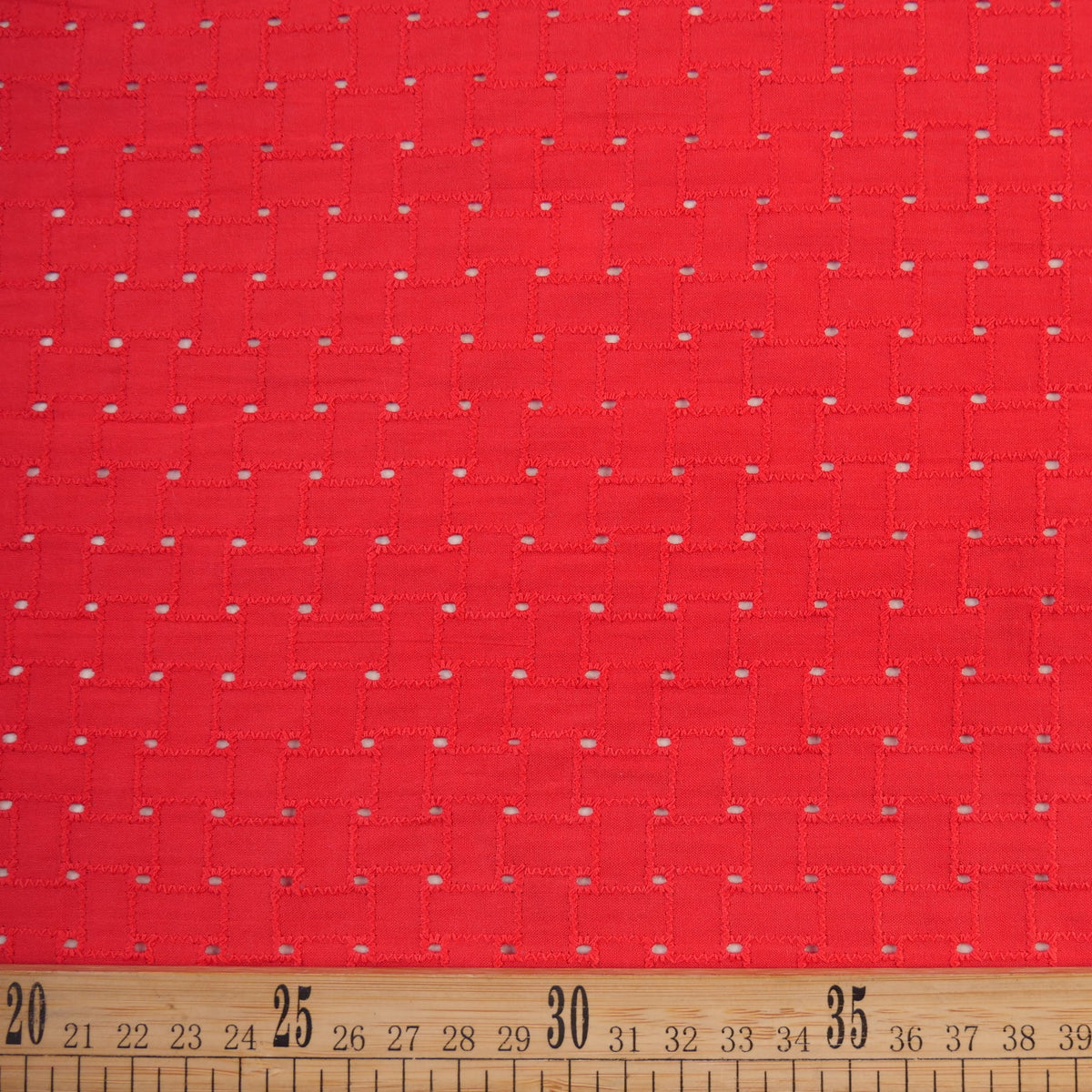 BRODERIE ESPANHOL ROJO MARTE ENTRELAZADOS GEOMETRICOS