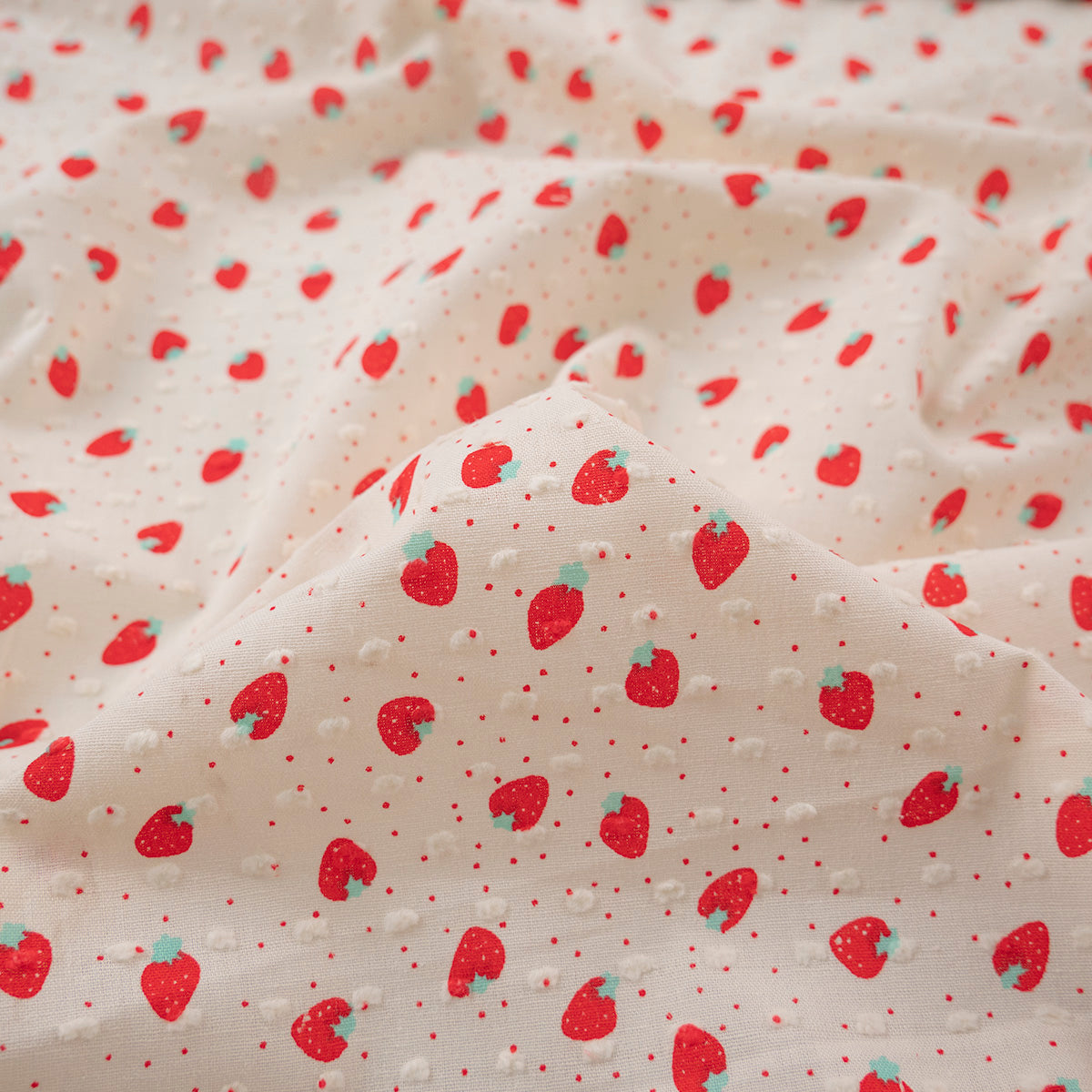 PLUMETI ESTAMPADO BLANCO SUSURRO FRUTILLAS