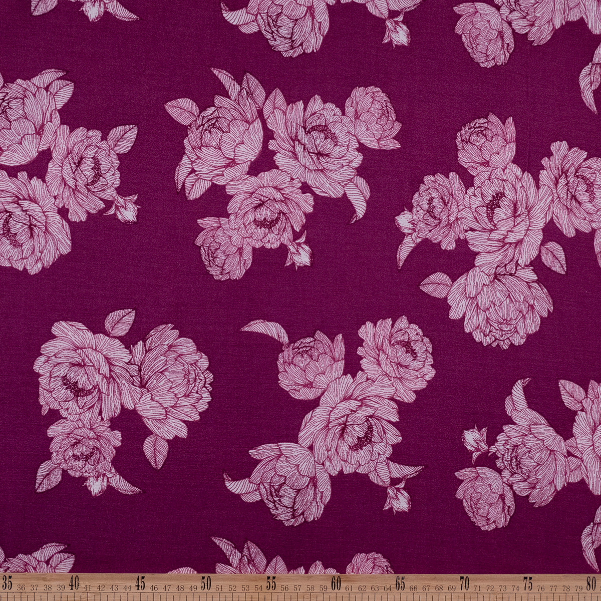 FIBRANA CREPE ESTAMPADA VIOLETA BIZANCIO ROSAS BLANCAS ESTILIZADAS