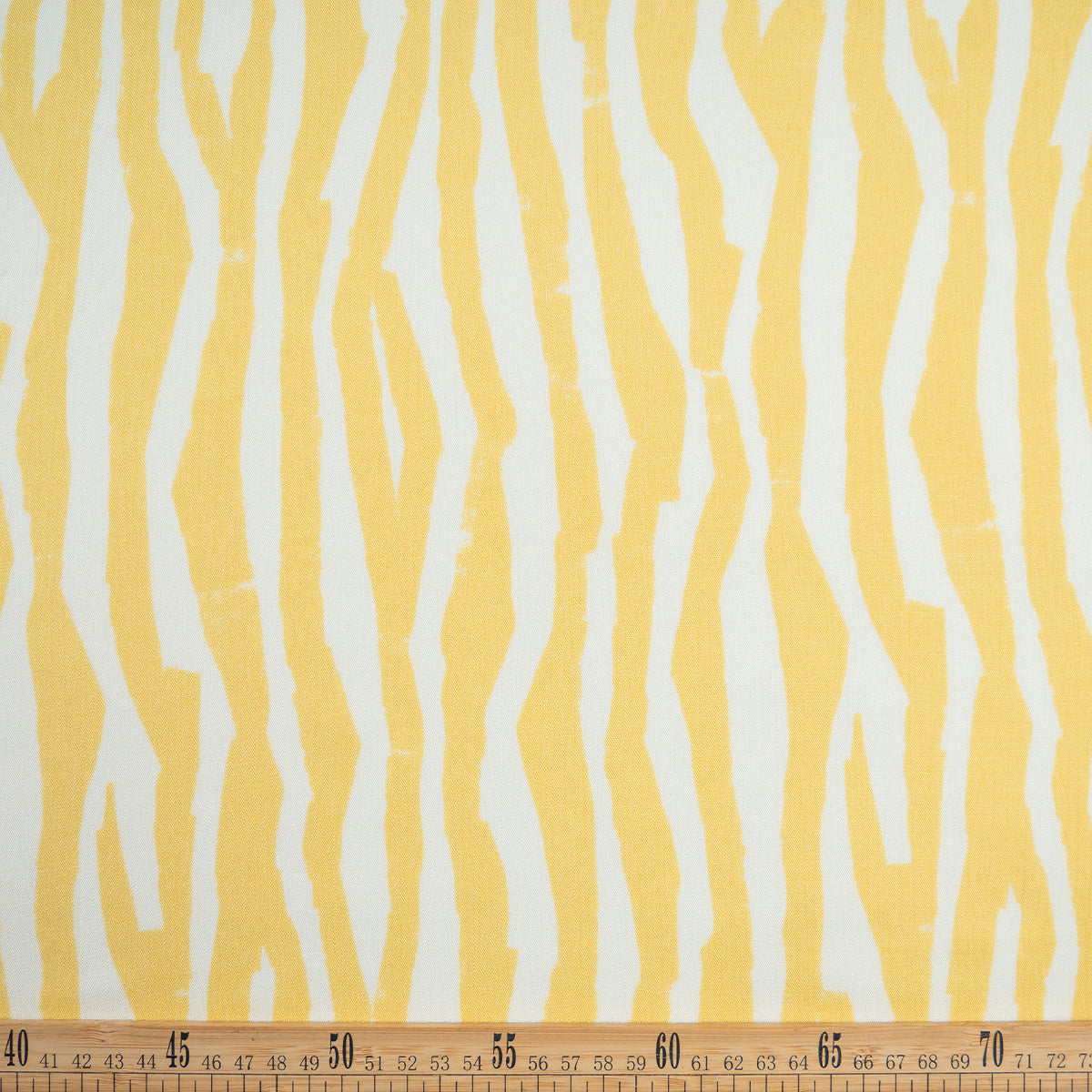 FIBRANA CREPE ESTAMPADA AMARILLO AURORA ANIMAL PRINT