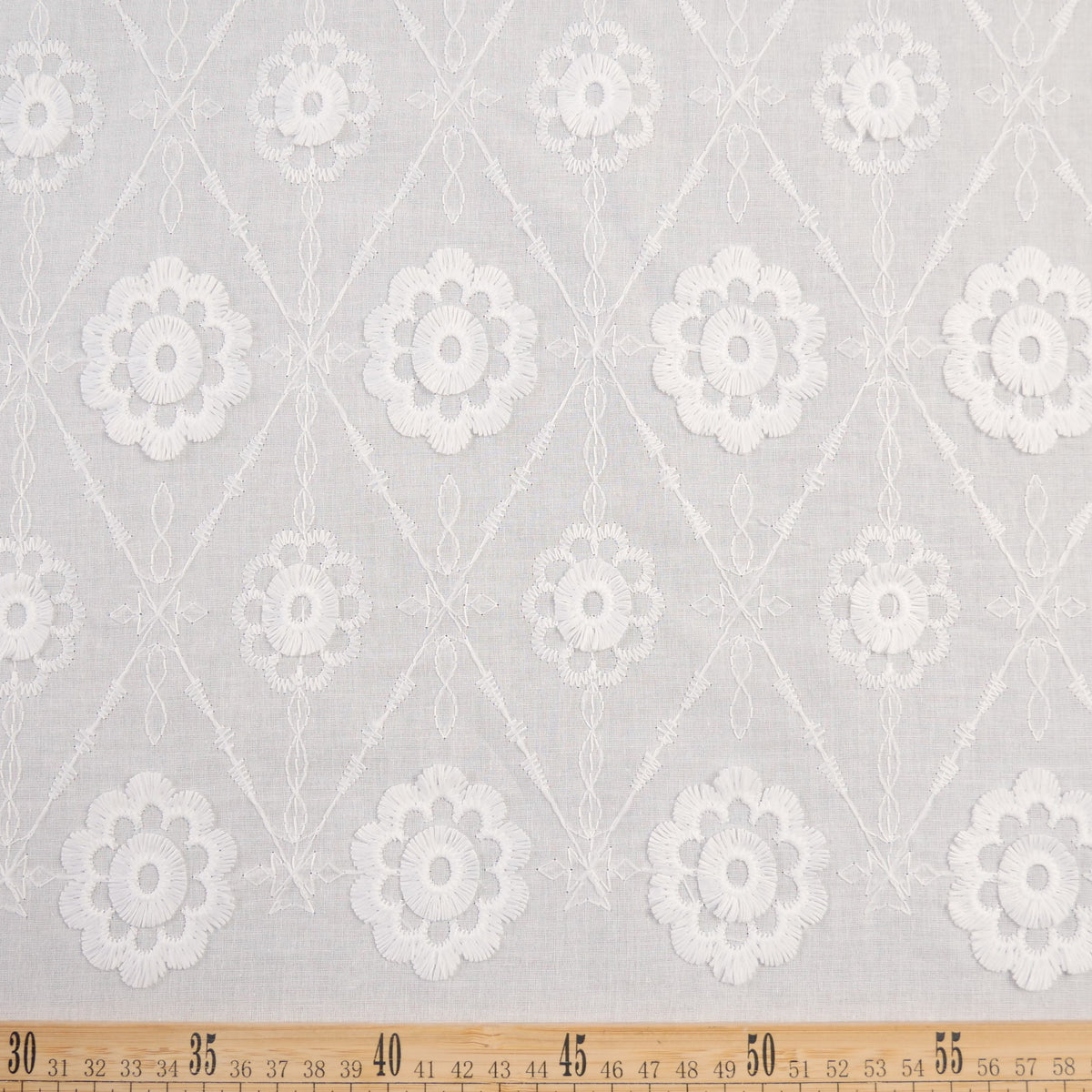 BRODERIE ROMA BLANCO BRILLANTE GEOMETRICO CON FLORES