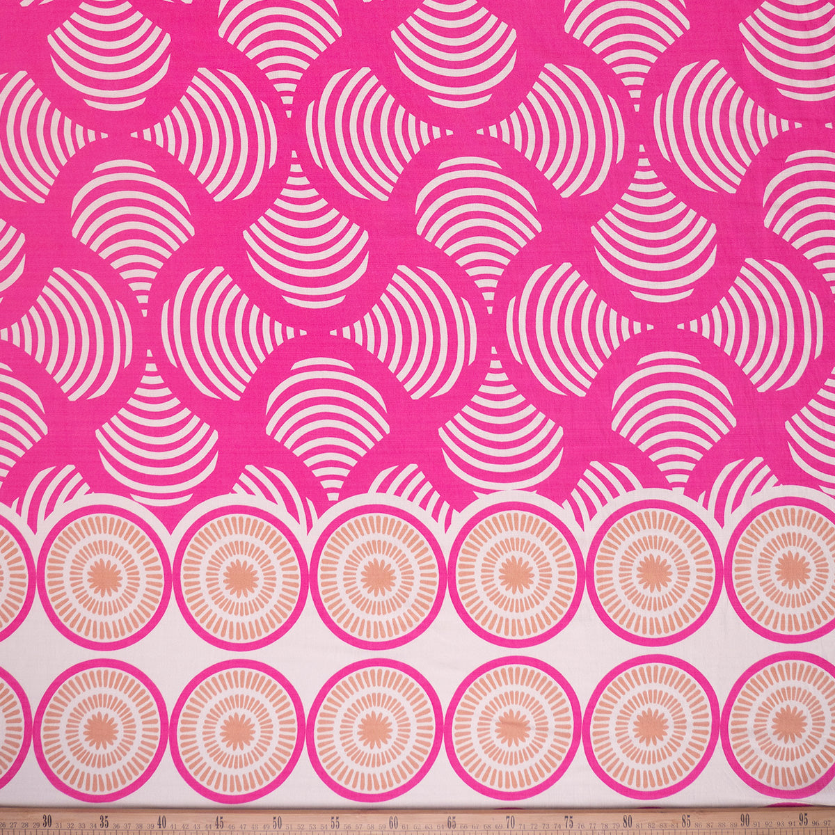 POPELINA RANY ESTAMPADO BLANCO MALVAVISCO CON ESTAMPADO GEOMETRICO ROSADO