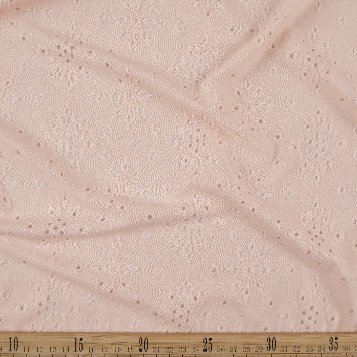 BRODERIE SPANDEX ROSA DURAZNO FLORAL