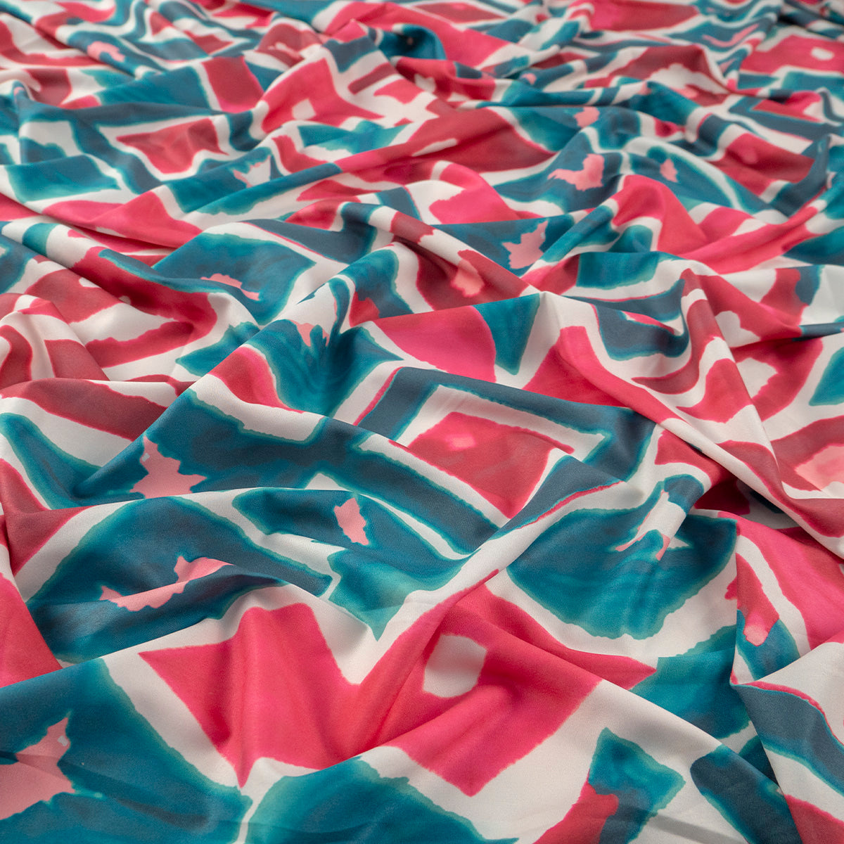 MICRO FOURWAY DIGITAL FUCSIA REMOLACHA GEOMETRICO – Marijoa Tejidos