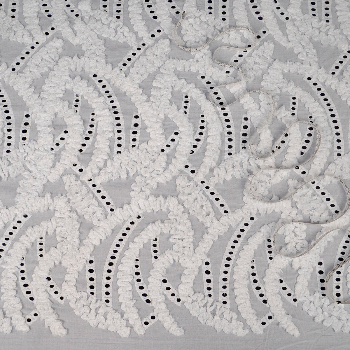 BRODERIE BLANCO BRILLANTE GEOMETRICO 3D