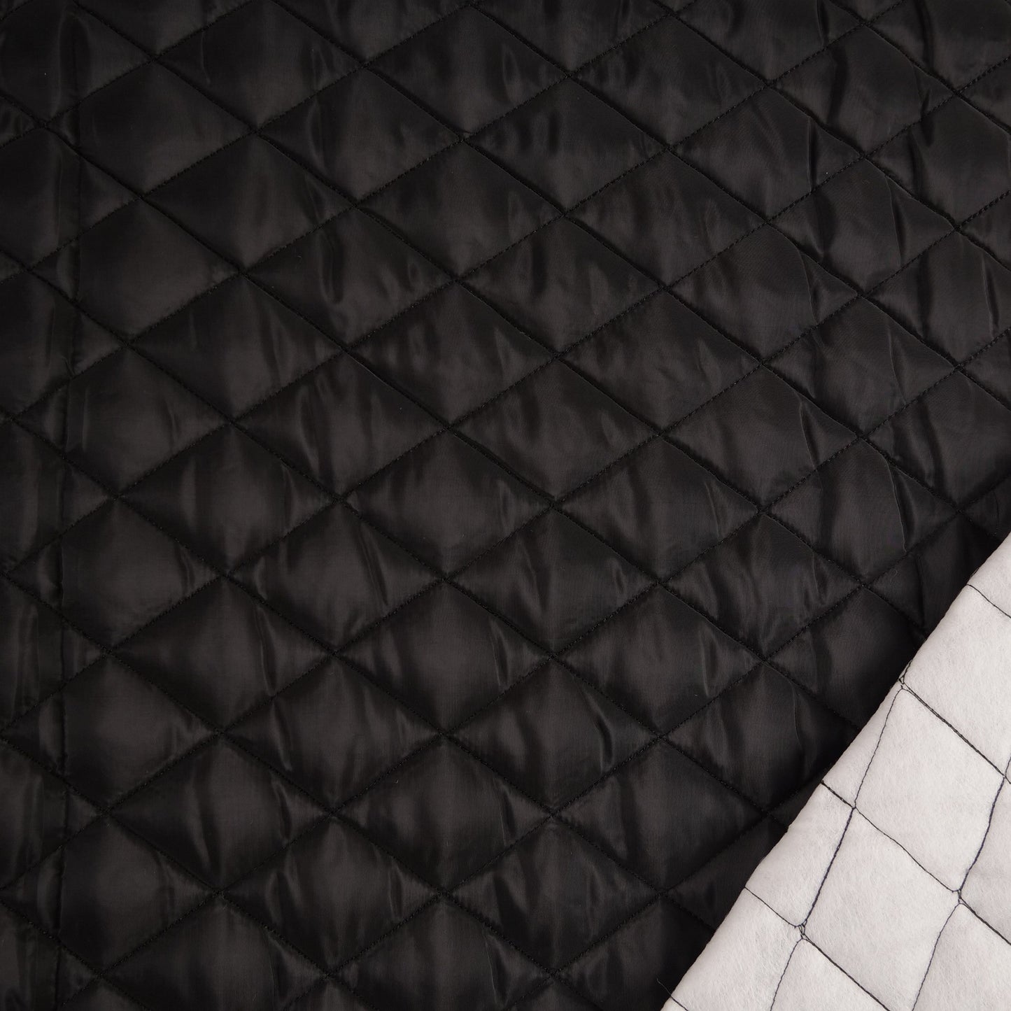 MATELASSE LISO NEGRO METEORITO ROMBO