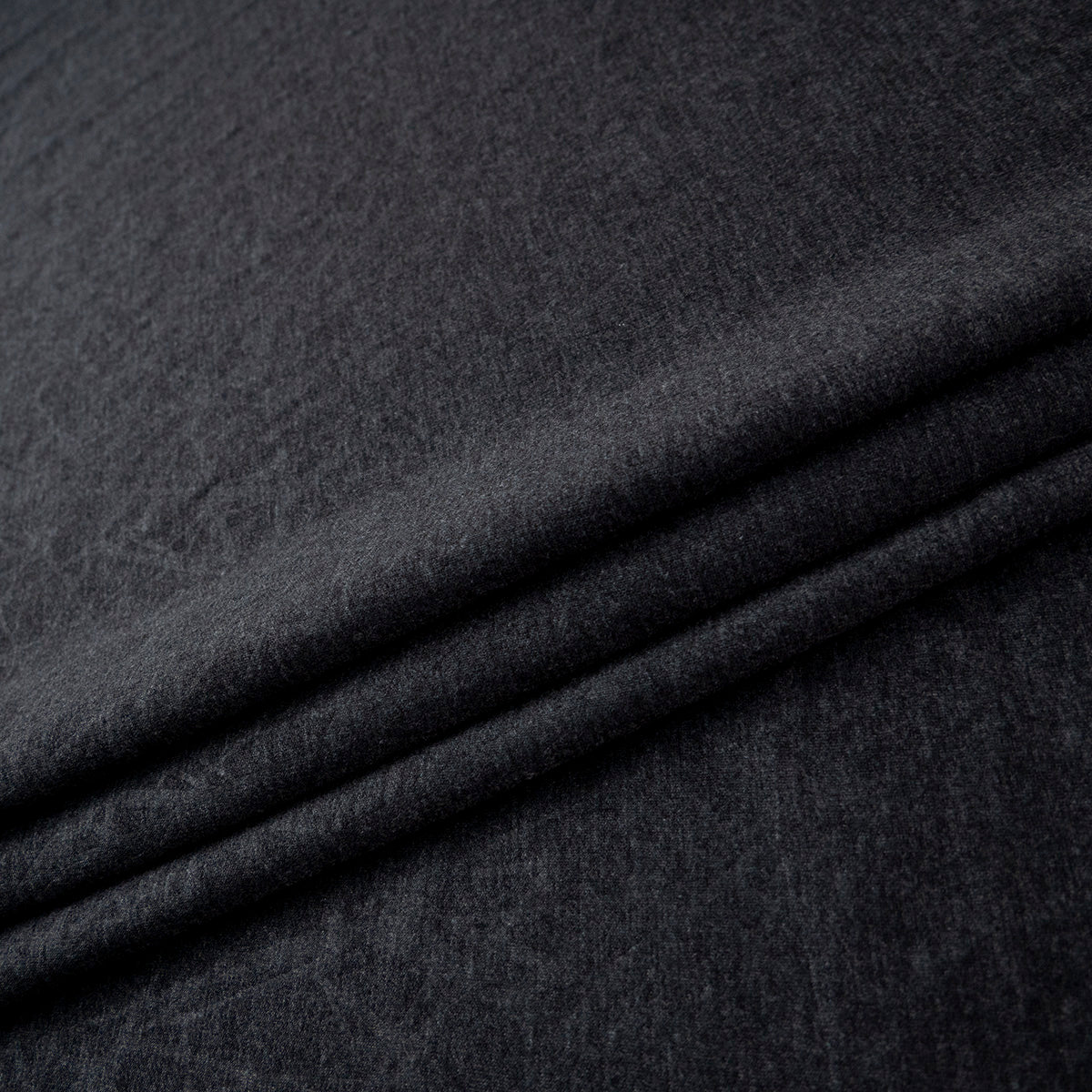 MOLETON LIBERATTO EMBOSS GRIS CUERVO GEOMETRICO INTRINCADO