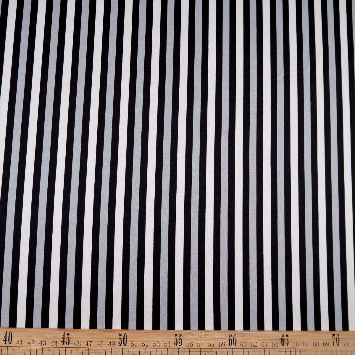 GASA SATINADA ESTAMPADO NEGRO METEORITO